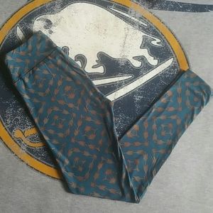 Lula roe barbed wire/ arrows leggings os